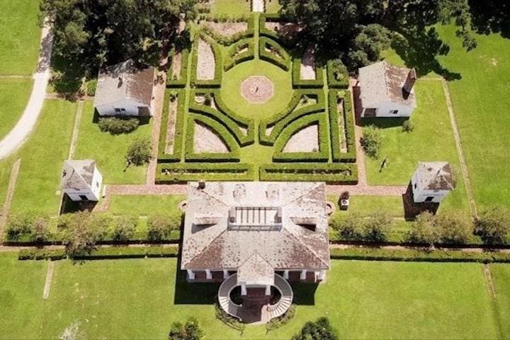Evergreen Plantation Private Tour from New Orleans: VIP Access & City Drive photo 6