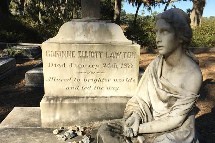Inside Bonaventure Cemetery: Full Walking Tour with Downtown Pickup photo 4