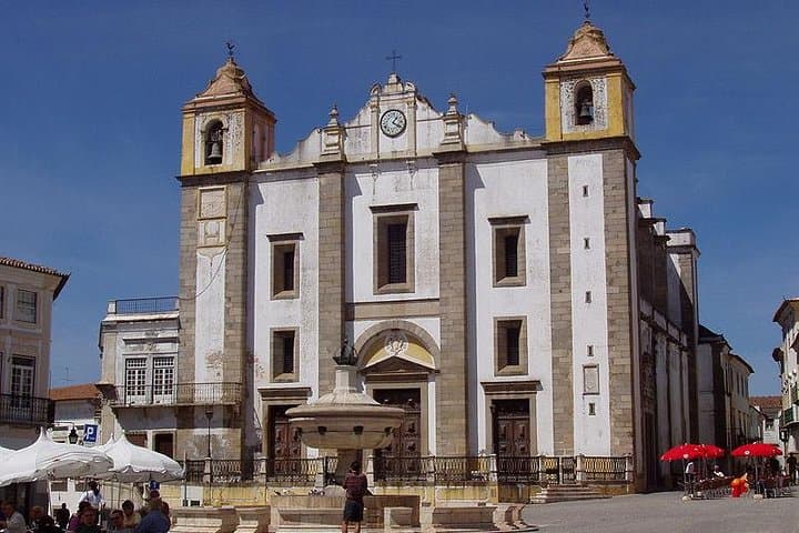 Discover Évora: Full-Day Small-Group Tour of Alentejo Corklands and Historic Sights