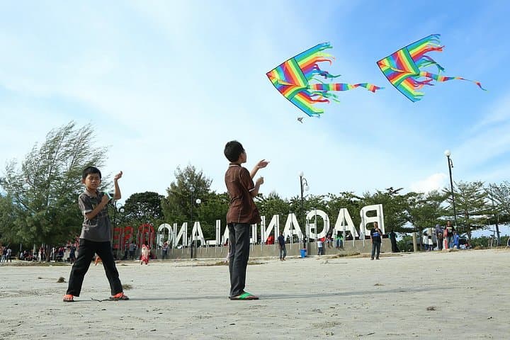 Bagan Lalang Beach Day Trip from Kuala Lumpur — Picnic, Kites & Seafood photo 2