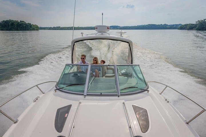 Luxury Speed Boat Cruise on the Mandovi River — Private Yacht in Goa photo 4