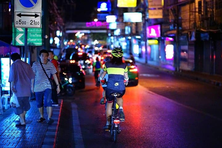 Bangkok Night Bike Food Tour: Michelin Street Food, Red Bridge & Loha Prasat After Dark photo 2