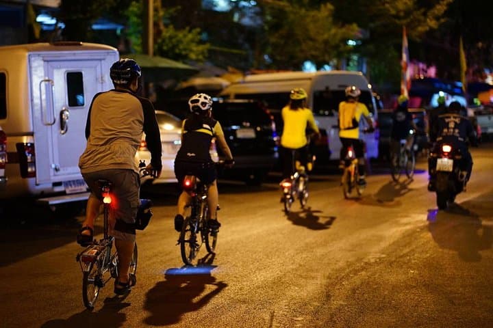 Bangkok Night Bike Food Tour: Michelin Street Food, Red Bridge & Loha Prasat After Dark photo 5