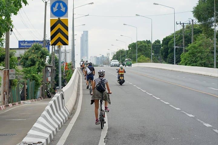 Pedal Through Talad Nang Loeng: Bangkok Old-Town Bike & Street-Food Lunch photo 3