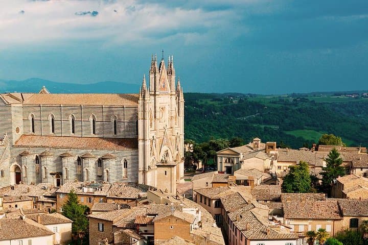 Orvieto & Civita di Bagnoregio Day Trip — Duomo, Wine and Lunch in Umbria photo 2