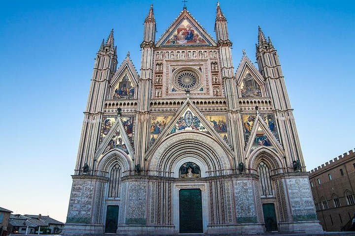 Orvieto & Civita di Bagnoregio Day Trip — Duomo, Wine and Lunch in Umbria photo 3