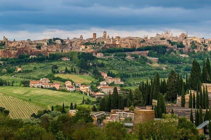 Orvieto & Civita di Bagnoregio Day Trip — Duomo, Wine and Lunch in Umbria photo 4