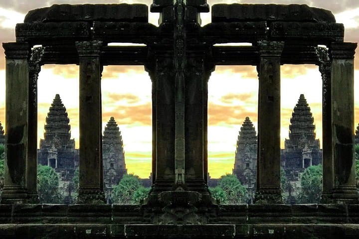 Two-Day Angkor Small Circuit & Beng Mealea: Temples, Tonle Sap & Bakheng Sunset photo 2