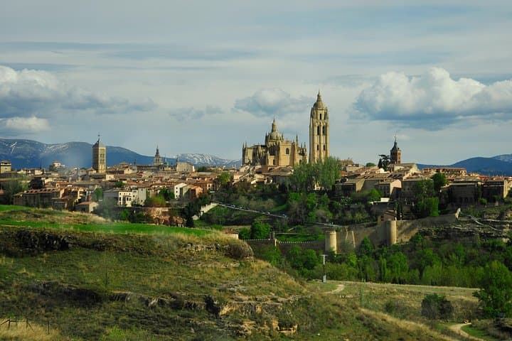 Day Trip to Ribera del Duero: Guided Wineries & Wine Tasting from Madrid photo 2