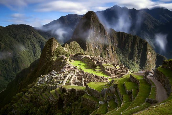 Machu Picchu 2-Day Train Adventure with Overnight in Aguas Calientes photo 2