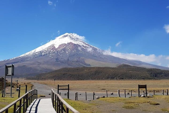 Cotopaxi & Quilotoa: One-Day Volcano and Crater-Lagoon Adventure from Quito photo 2