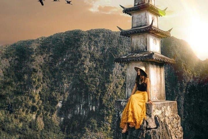 Luxury 2-Day Ninh Binh Adventure: Hoa Lu, Mua Cave, Tam Coc & Cuc Phuong photo 2