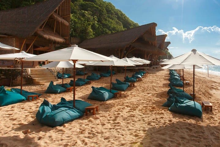 Beachcomber at Bali's Bukit Peninsula: Sundays Beach Club, Uluwatu Temple & Sunset at Padang-Padang photo 1