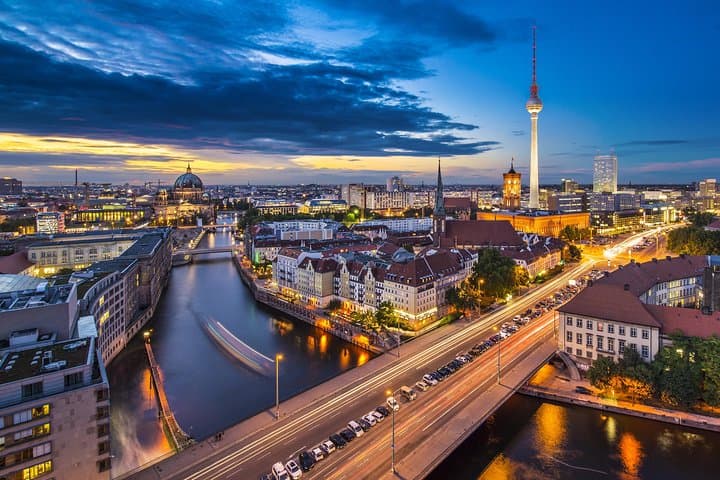 Private Berlin History Walking Tour with Local Guide — Tranenpalast to East Side Gallery