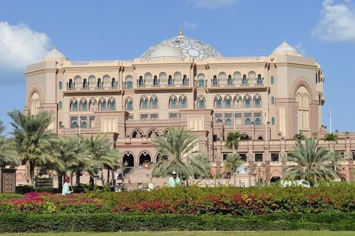 Dubai to Abu Dhabi Private Day Tour with Japanese Guide — Sheikh Zayed, Heritage Village & Yas Island