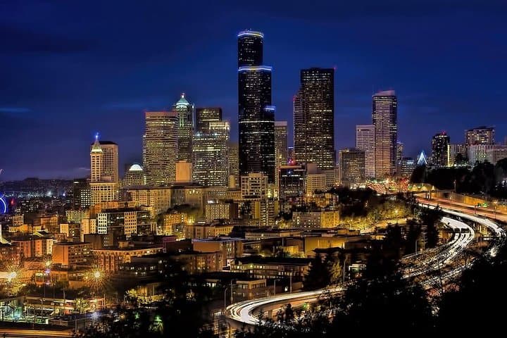 Private Transfer: Seattle Downtown to SEA Airport — Reliable Minibus & SUV Service photo 5