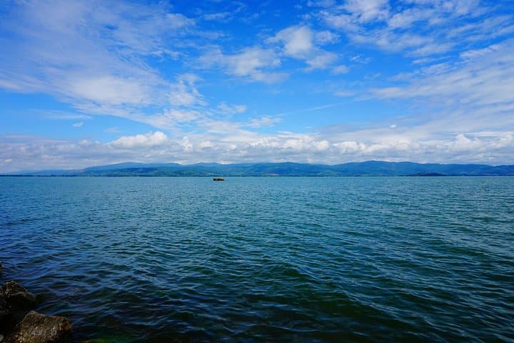 Speedboat Tour on Lake Trasimeno with Lunch and Passignano Visit photo 2
