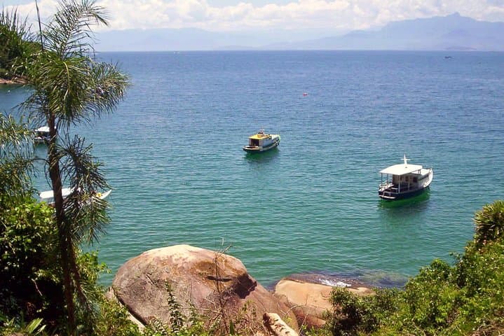 Angra dos Reis Boat Tour to Blue Lagoon, Botinas Islands & Praia das Flechas photo 1
