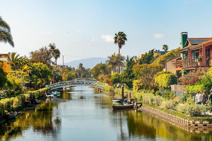 Venice Beach Boardwalk & Canals: The Ultimate 2-Hour Experience photo 6