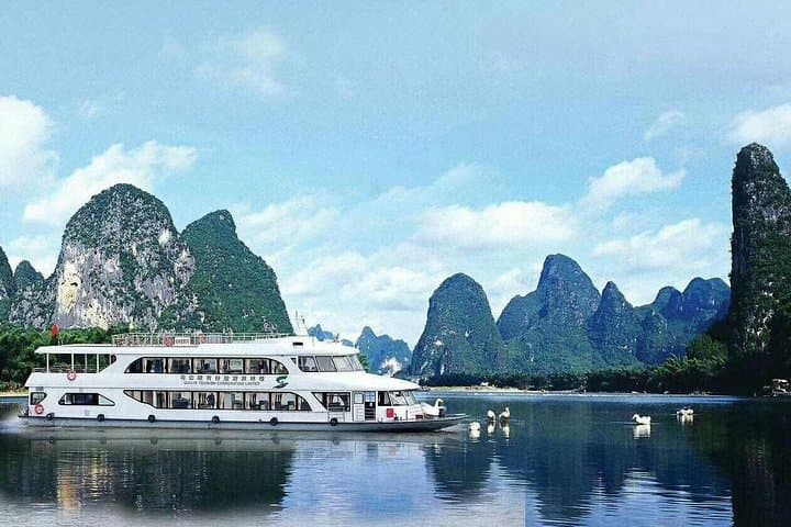 Li River Cruise and Yangshuo Countryside Private Day Tour — Guilin to Yangshuo Scenic Journey