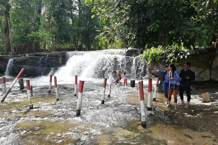 Banteay Srei & Phnom Kulen: Private Day Tour to Pink Sandstone and Paradise Waterfall