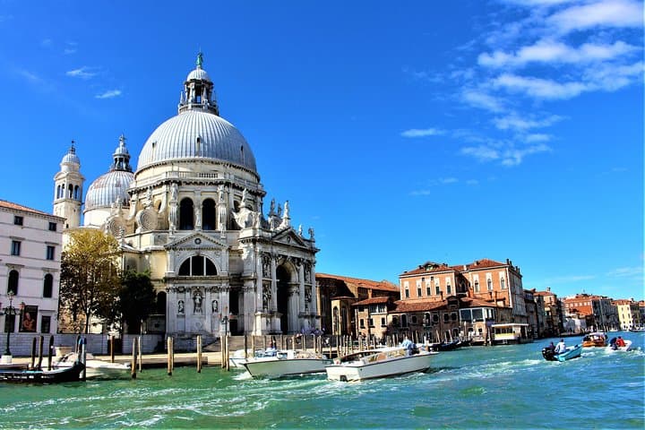 Venice Grand Canal Panoramic Motorboat Tour — 1-Hour Small-Group Experience photo 3
