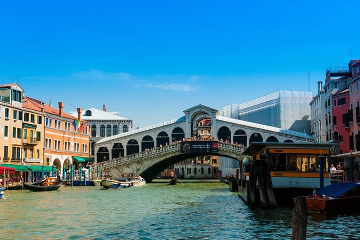 Venice Grand Canal Panoramic Motorboat Tour — 1-Hour Small-Group Experience photo 2