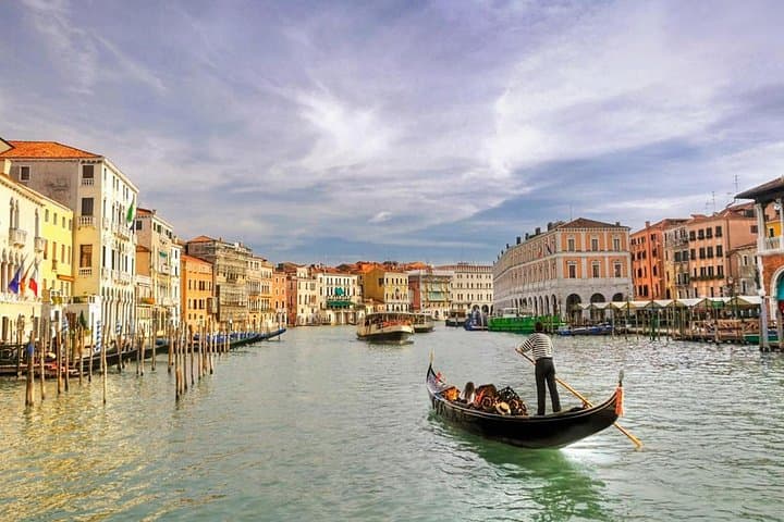 Venice Gondola Ride with Serenade: 30-Minute Grand Canal Experience photo 6