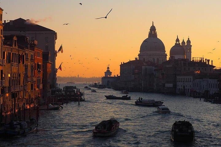 Venice Grand Canal Private Evening Boat Tour — Sunset Water Taxi Experience photo 3
