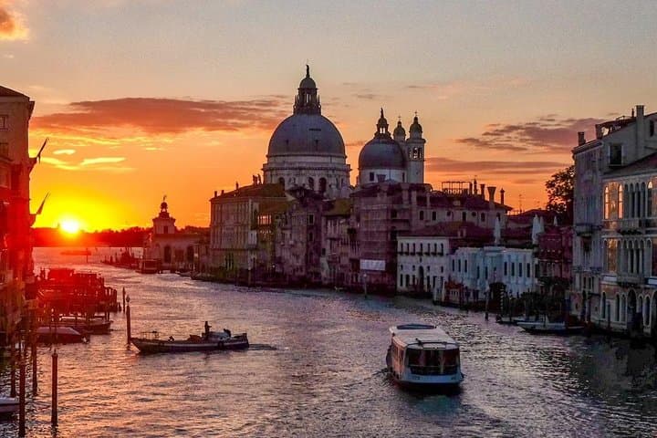 Venice Grand Canal Private Evening Boat Tour — Sunset Water Taxi Experience photo 4