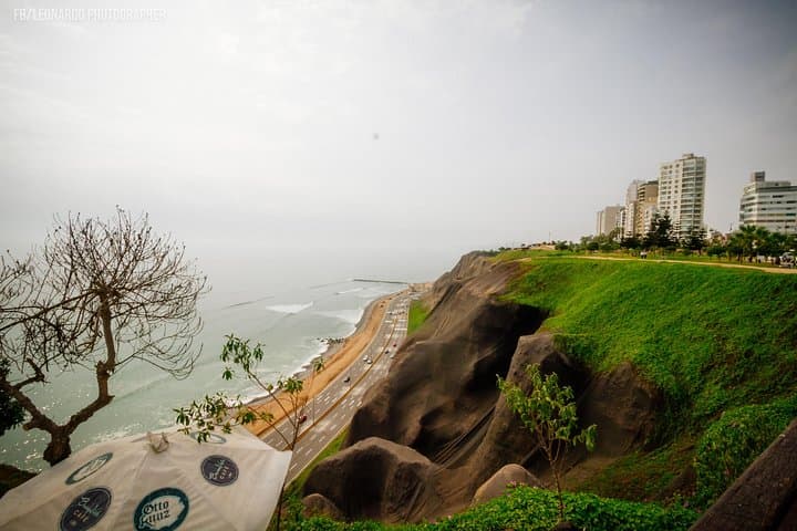 Miraflores & Barranco Bike Tour — 3-Hour Coastal Ride in Lima photo 4