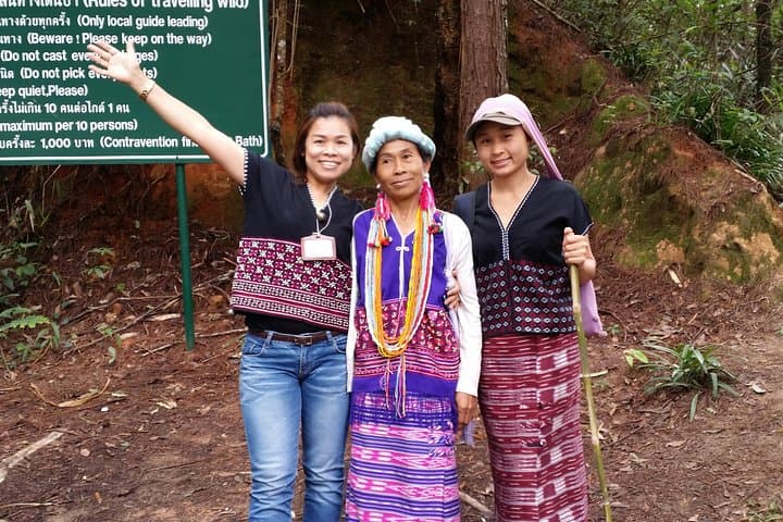 Private Chiang Mai Tour Guide — Temples, Markets & Doi Suthep in 4 Hours photo 3