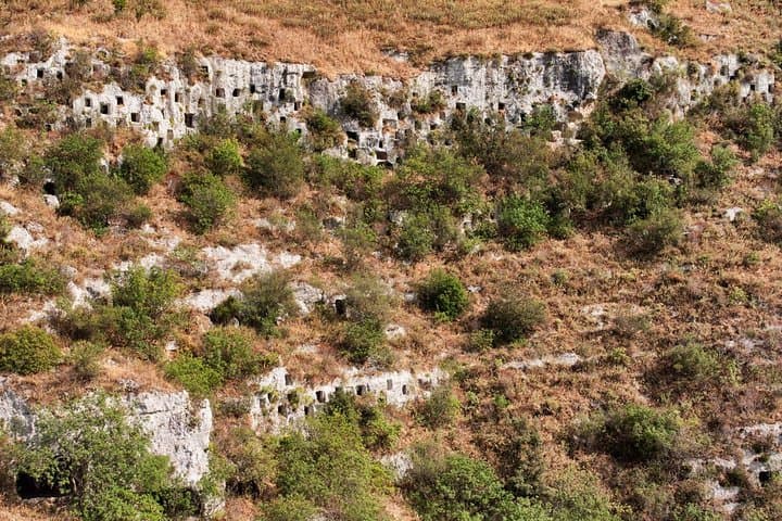 Pantalica Hiking Tour: Explore Bronze-Age Necropolis and Anapo Valley