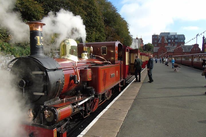 Isle of Man Steam Trains and Castles: Castletown, Calf of Man & Cregneash Day Tour
