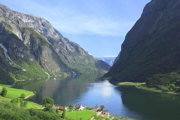 Bergen to Oslo: Private Nærøyfjord Cruise & Flåm Railway Day Tour