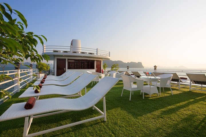 Sapphire Overnight: 2-Day Ha Long & Lan Ha Bay Cruise photo 5