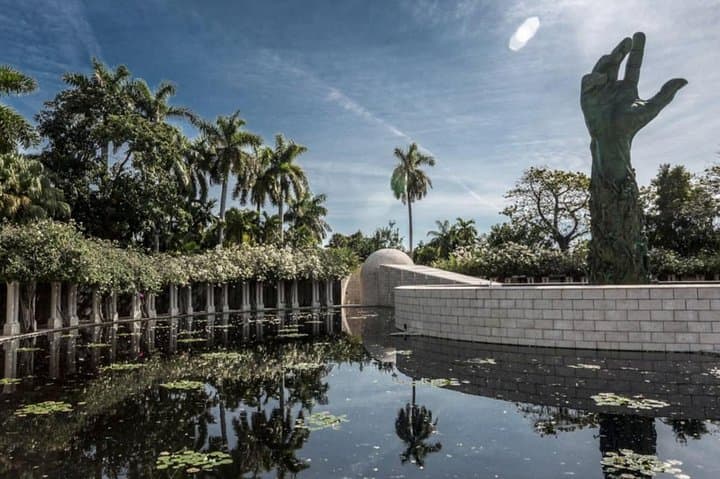 Miami Private Architecture & History Tour with Transport — South Beach to Vizcaya photo 5