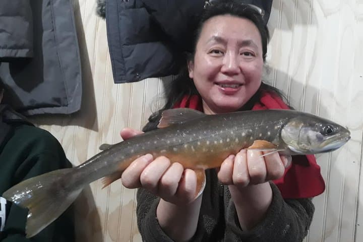 Fairbanks Ice Fishing in a Heated Cabin: 4-Hour Guided Trip with Fish Cookout photo 4