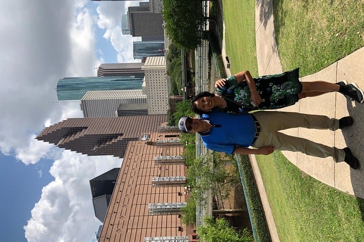 Electric Cart Sightseeing Tour of Downtown Houston — 75-Minute Private City Tour photo 5
