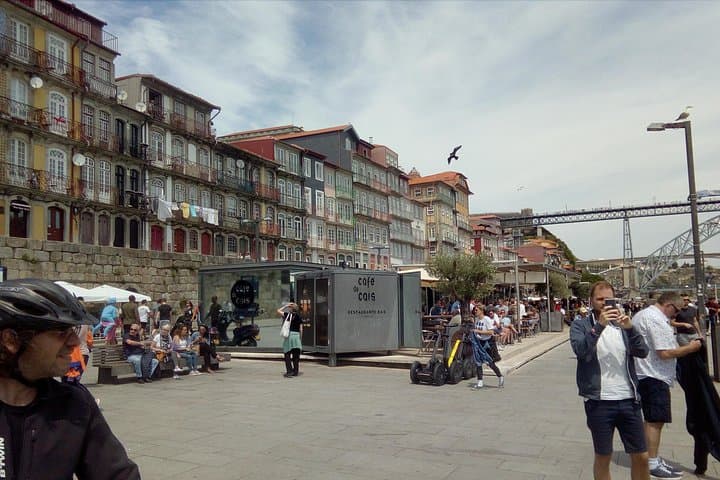Porto Historic Center Walking Tour: São Bento, Douro River & Port Wine Viewpoints photo 4