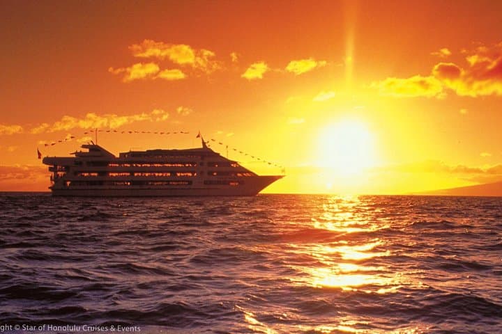 Honolulu Sunset Dinner Cruise: Deluxe Waikiki Dinner & Hawaiian Show photo 3