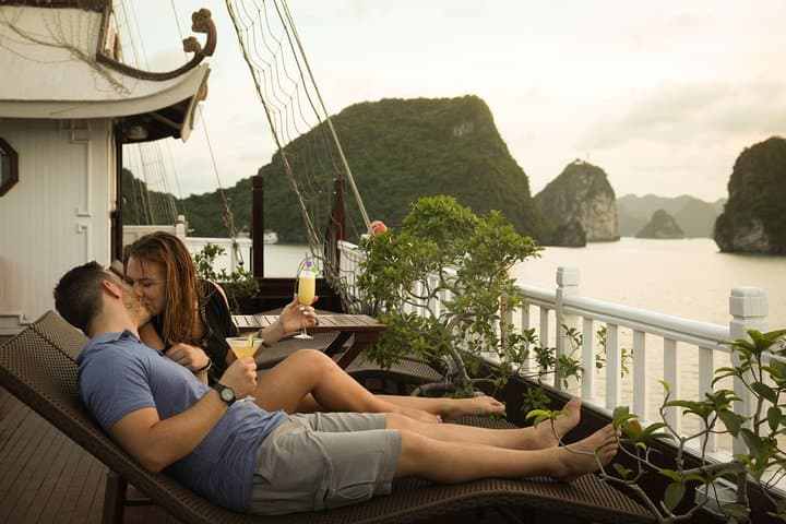 4-Day Hanoi to Halong Bay Cruise: Kayaking, Titop Hike & Surprising Cave photo 2