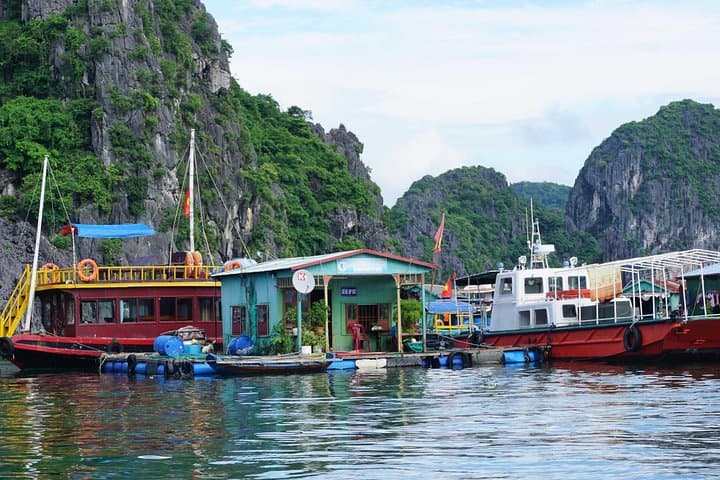 Halong Bay Half-Day Cruise: Kayaking, Thien Cung Cave & Lunch photo 6