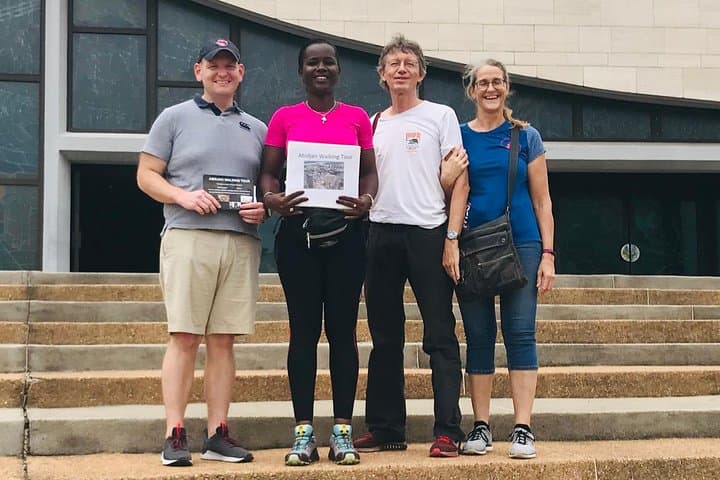 Abidjan Walking Tour — Plateau Cathedral, Mosque & Urban Wildlife Walk photo 4