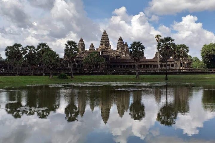 Two-Day Angkor Temples Tour — Angkor Wat, Ta Prohm & Banteay Srei