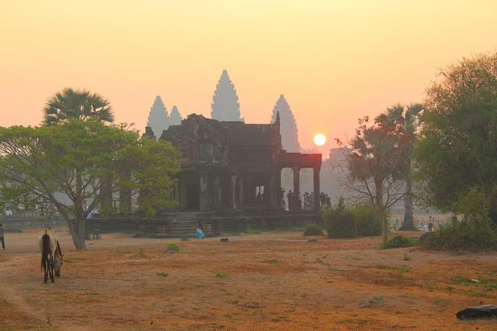 Two-Day Angkor Temples Tour — Angkor Wat, Ta Prohm & Banteay Srei photo 3