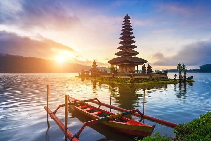 Sekumpul Waterfalls & Ulun Danu Temple — North Bali Full-Day Trek and Temple Tour photo 4