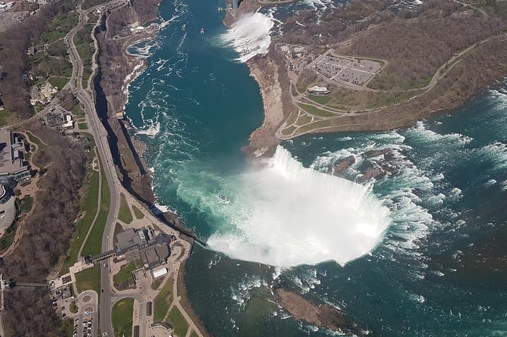 Niagara Falls Day Tour from Mississauga with Seasonal Boat Cruise photo 2