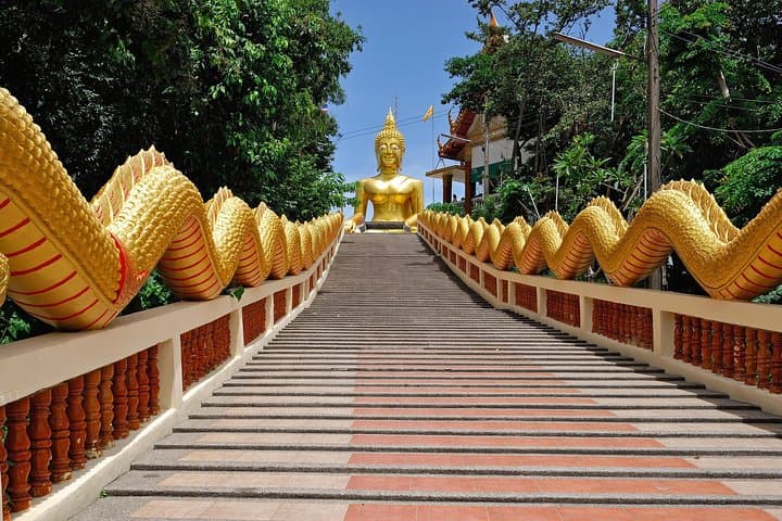 Pattaya Discovery Tour: Big Buddha, Khao Chi Chan & Floating Market Day Trip photo 3
