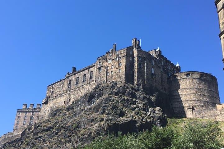Discover Edinburgh Old Town and New Town: Private Guided Walking Tour photo 2